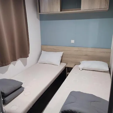 Superbe Mobil 6/8 Pers,clim, Sans Vis A Vis Dans 4* Espace Aquatique Campsite Vias