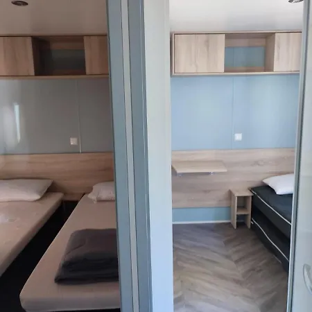 Superbe Mobil 6/8 Pers,clim, Sans Vis A Vis Dans 4* Espace Aquatique Vias