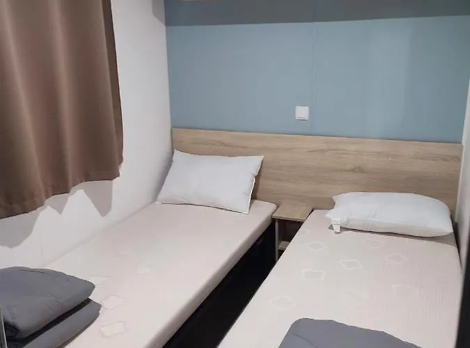 Superbe Mobil 6/8 Pers,clim, Sans Vis A Vis Dans 4* Espace Aquatique Parque de Campismo Vias